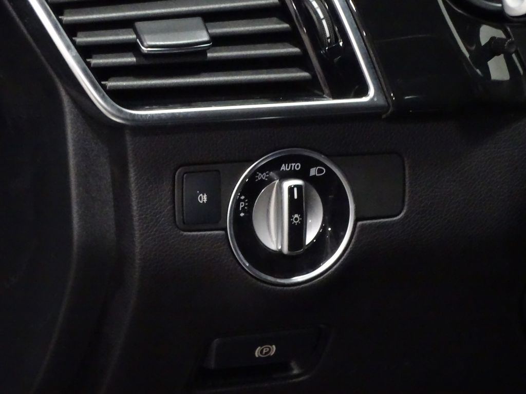 Vehicle image 17 of 44