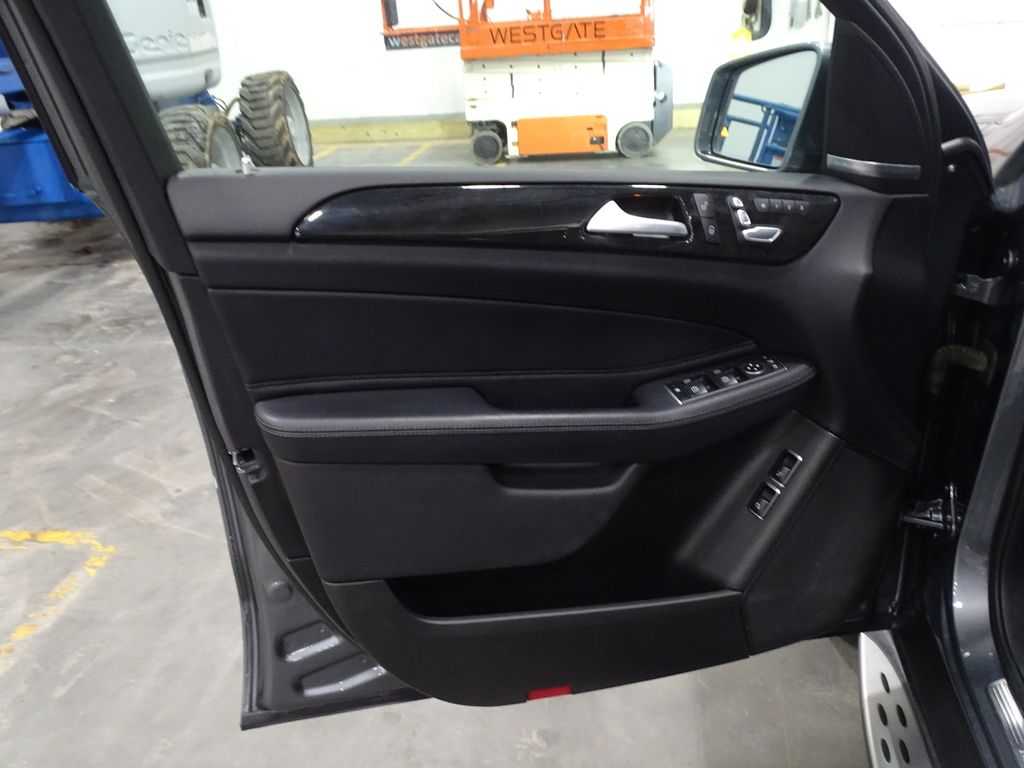 Vehicle image 15 of 44