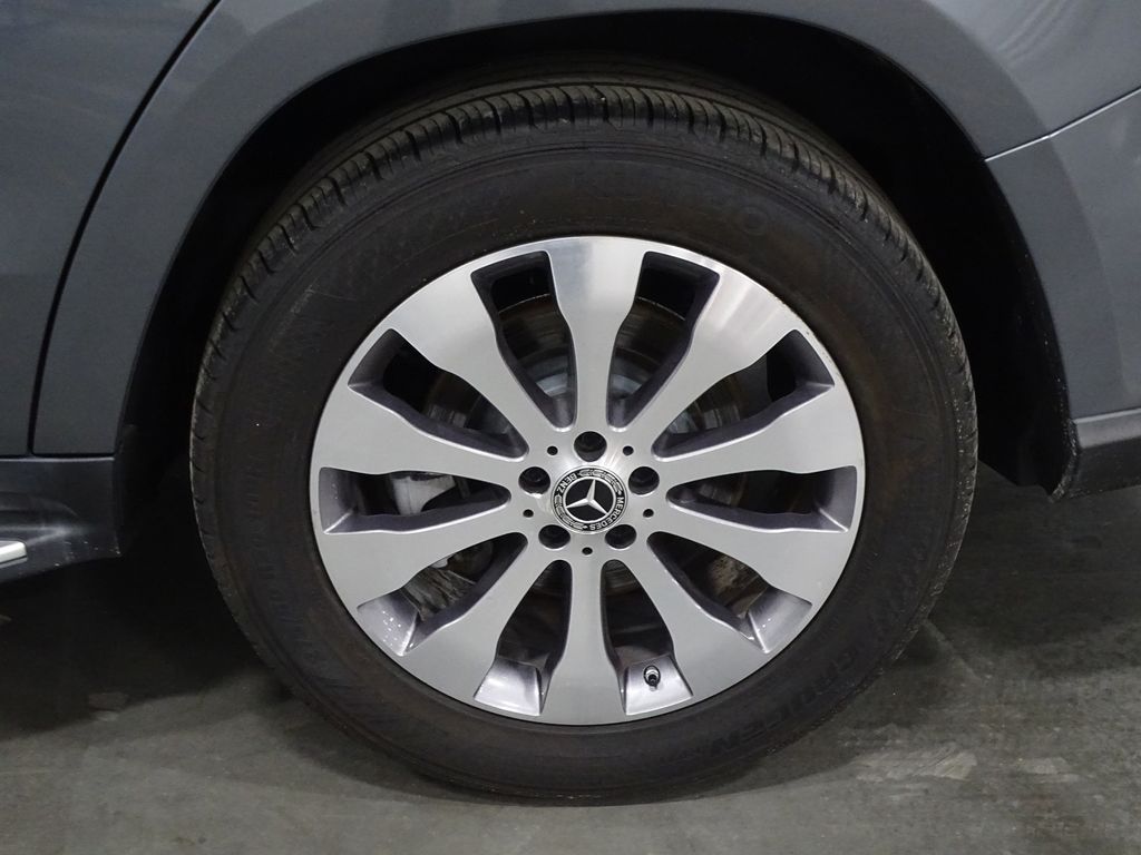 Vehicle image 40 of 44
