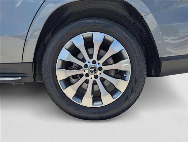 Vehicle image 9 of 22