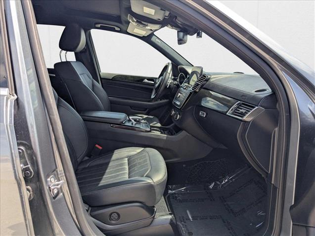 Vehicle image 14 of 22