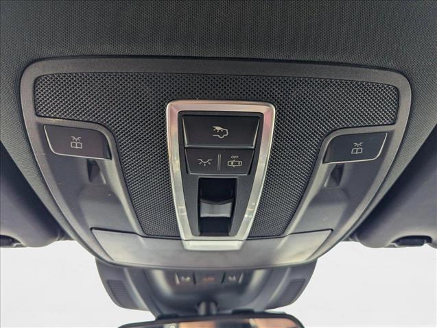 Vehicle image 20 of 22