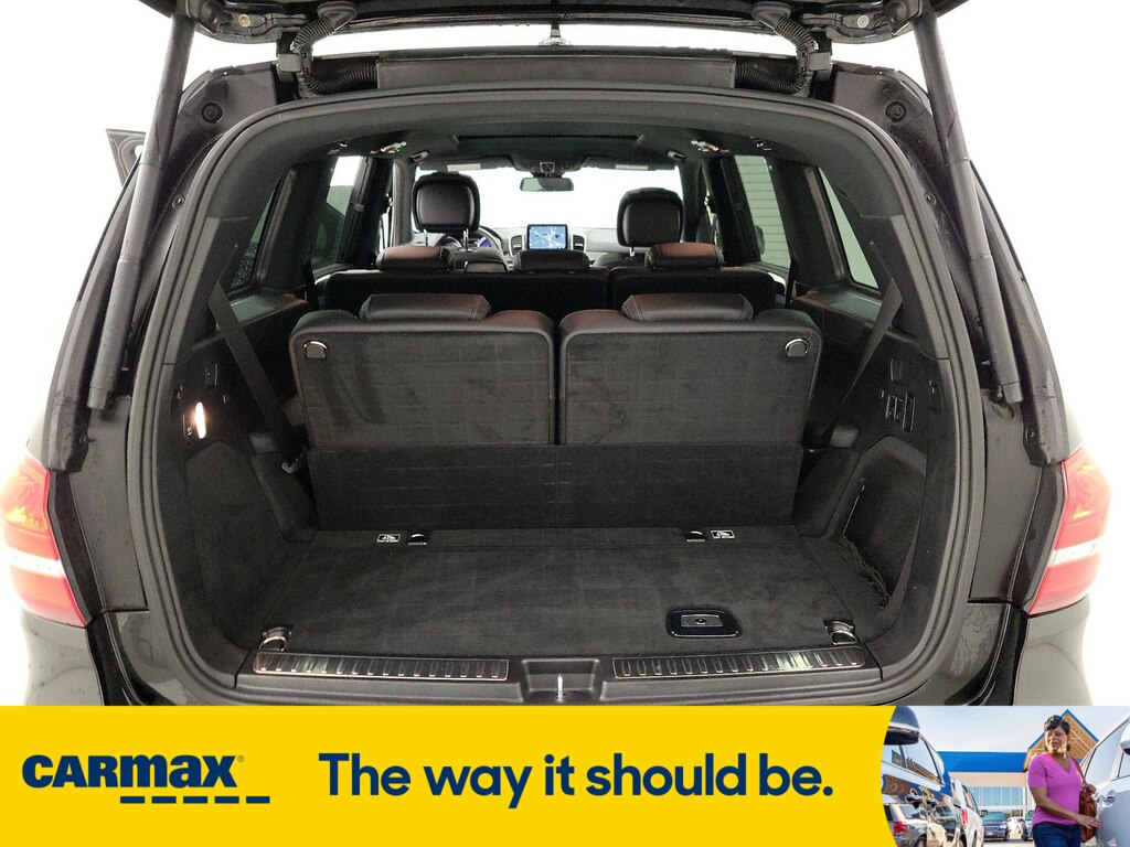 Vehicle image 10 of 31
