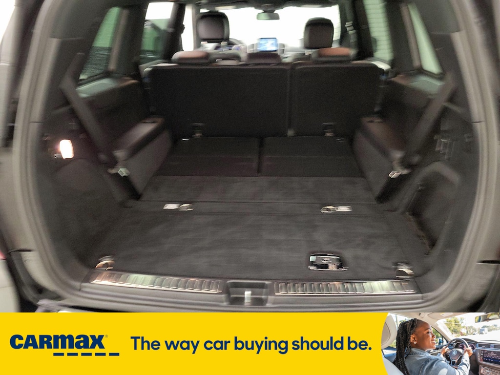 Vehicle image 11 of 31