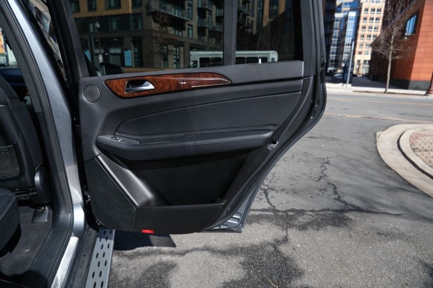 Vehicle image 27 of 49