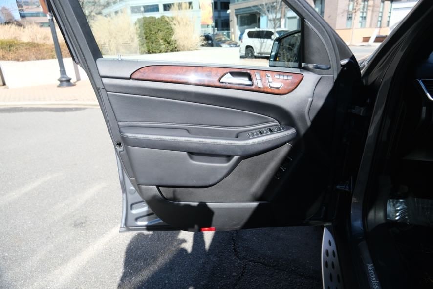 Vehicle image 17 of 49