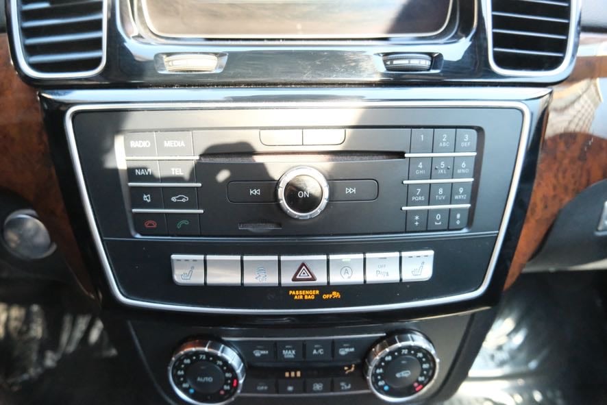 Vehicle image 32 of 49
