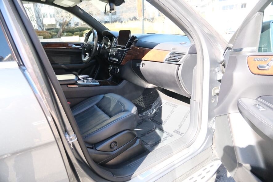 Vehicle image 36 of 49