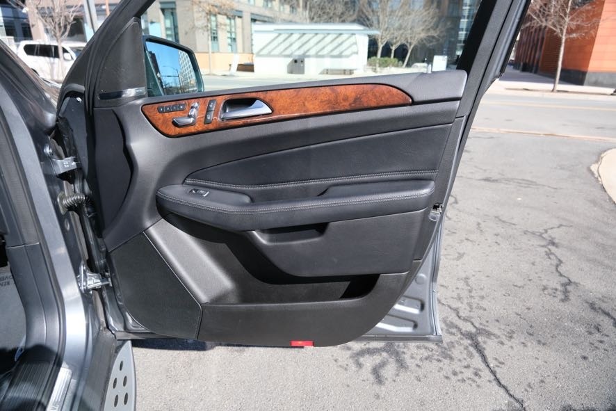 Vehicle image 38 of 49