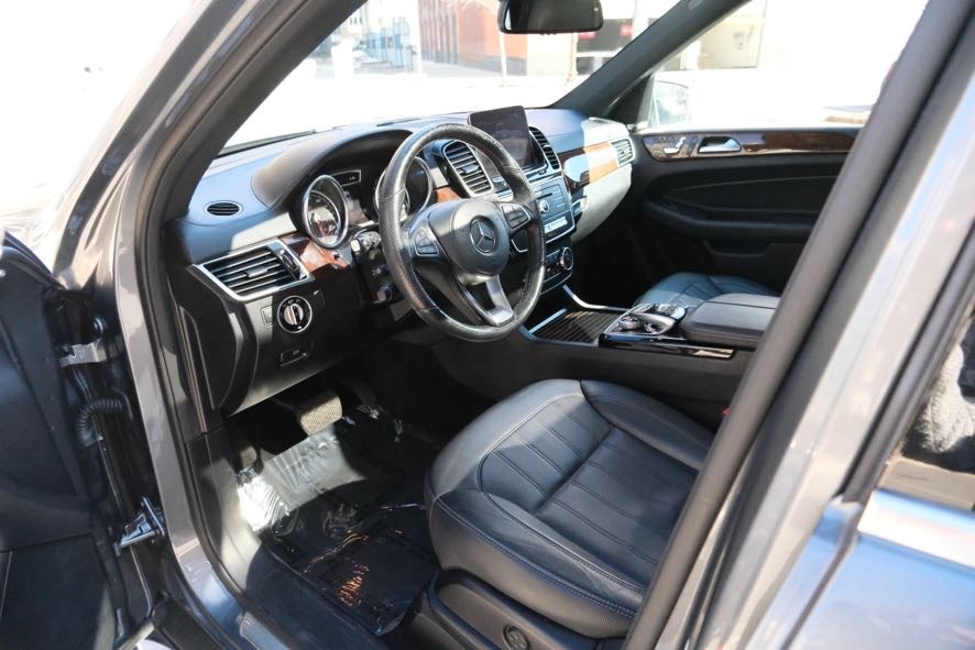 Vehicle image 15 of 49