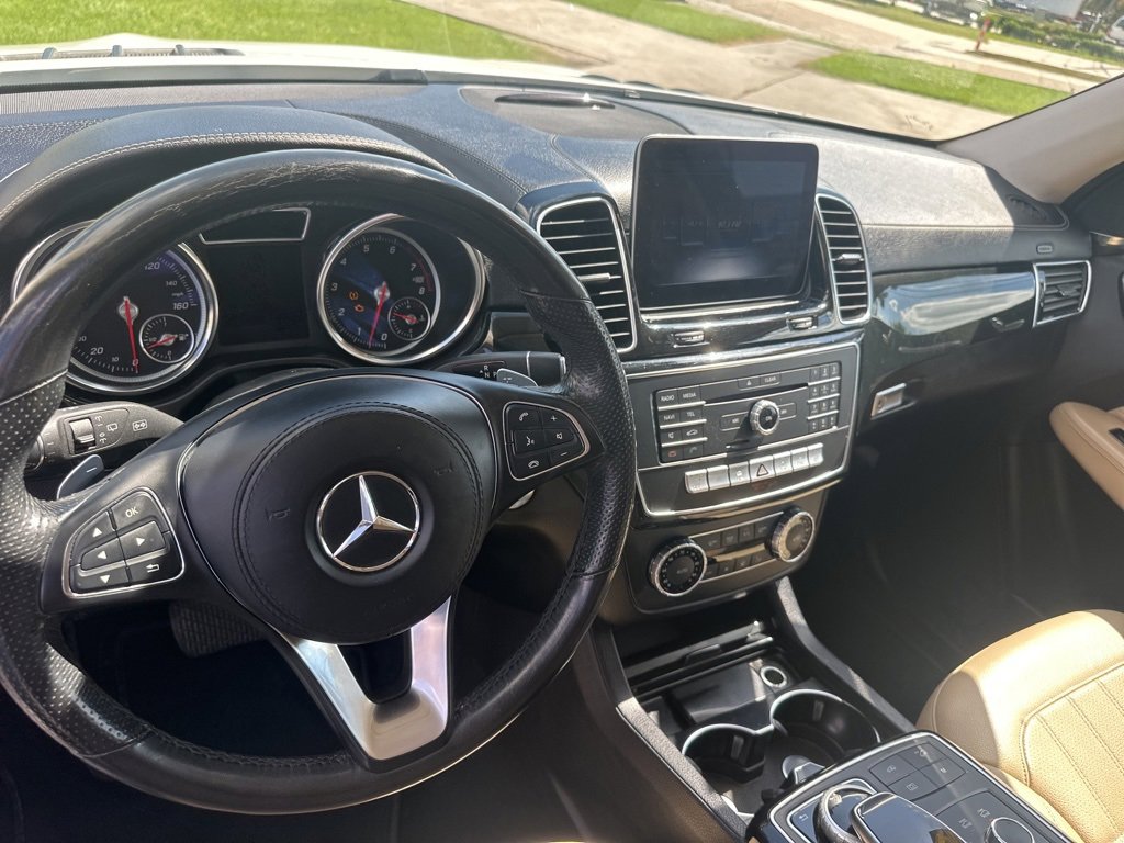 Vehicle image 23 of 24