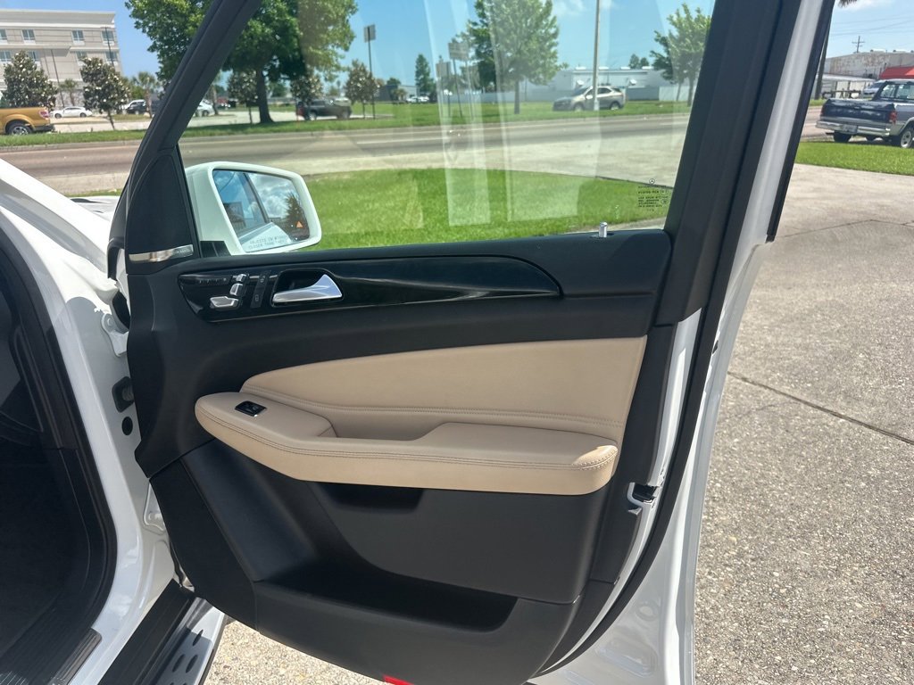 Vehicle image 12 of 24