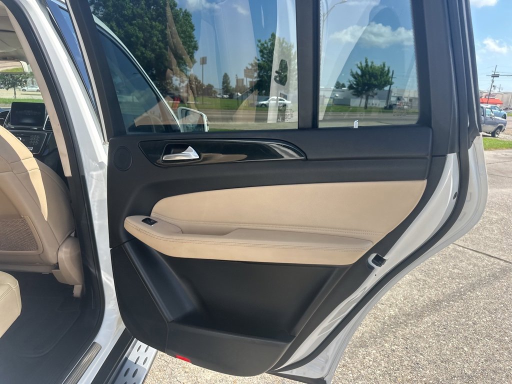 Vehicle image 14 of 24