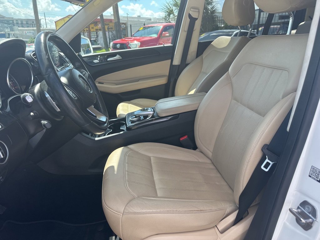 Vehicle image 7 of 24