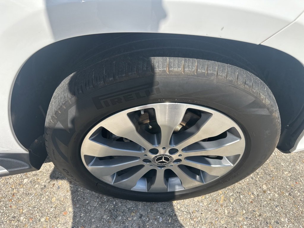 Vehicle image 18 of 24