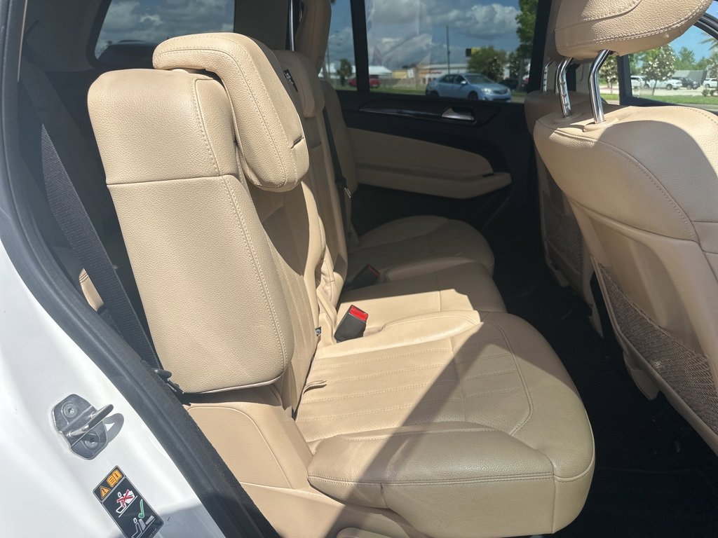 Vehicle image 13 of 24