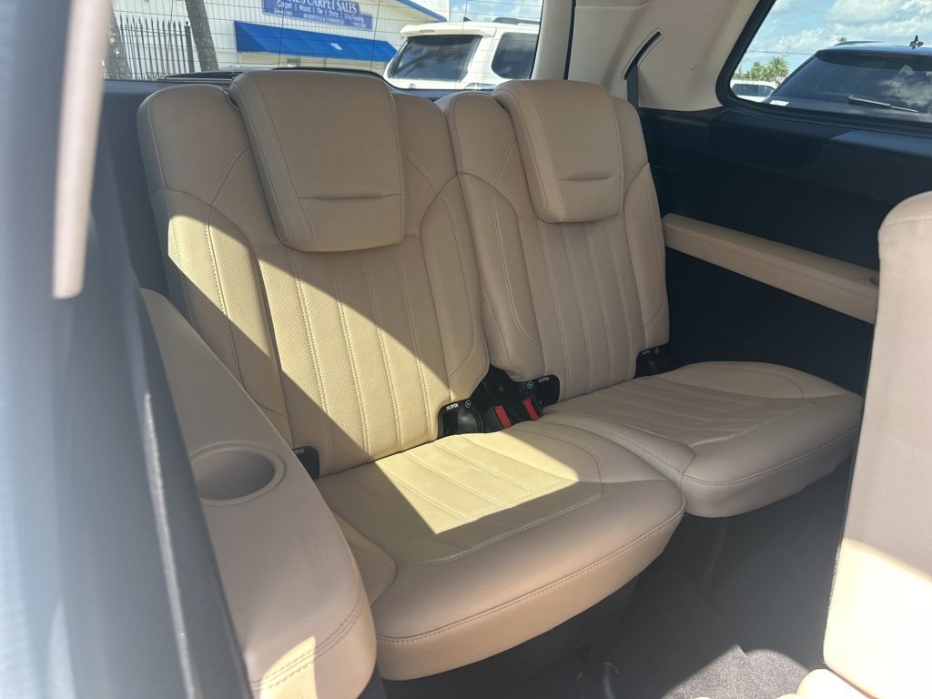 Vehicle image 15 of 24