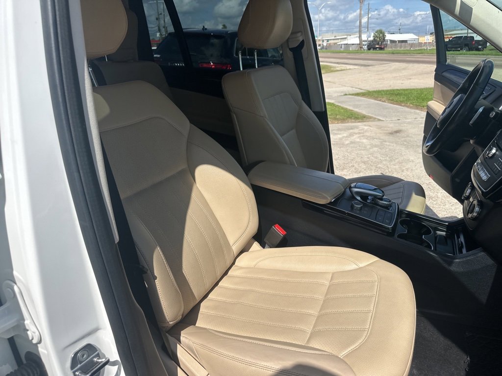 Vehicle image 11 of 24