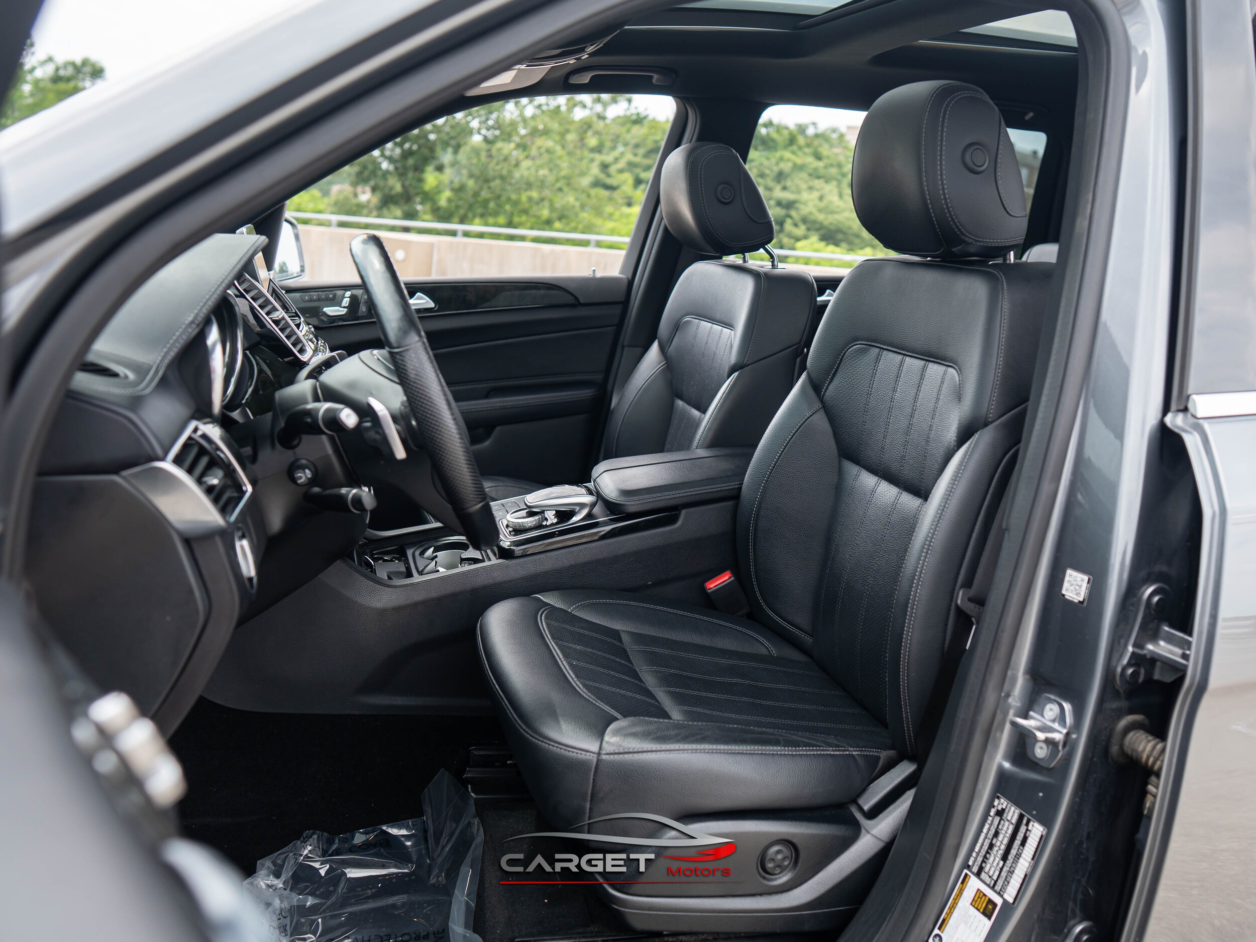 Vehicle image 15 of 53