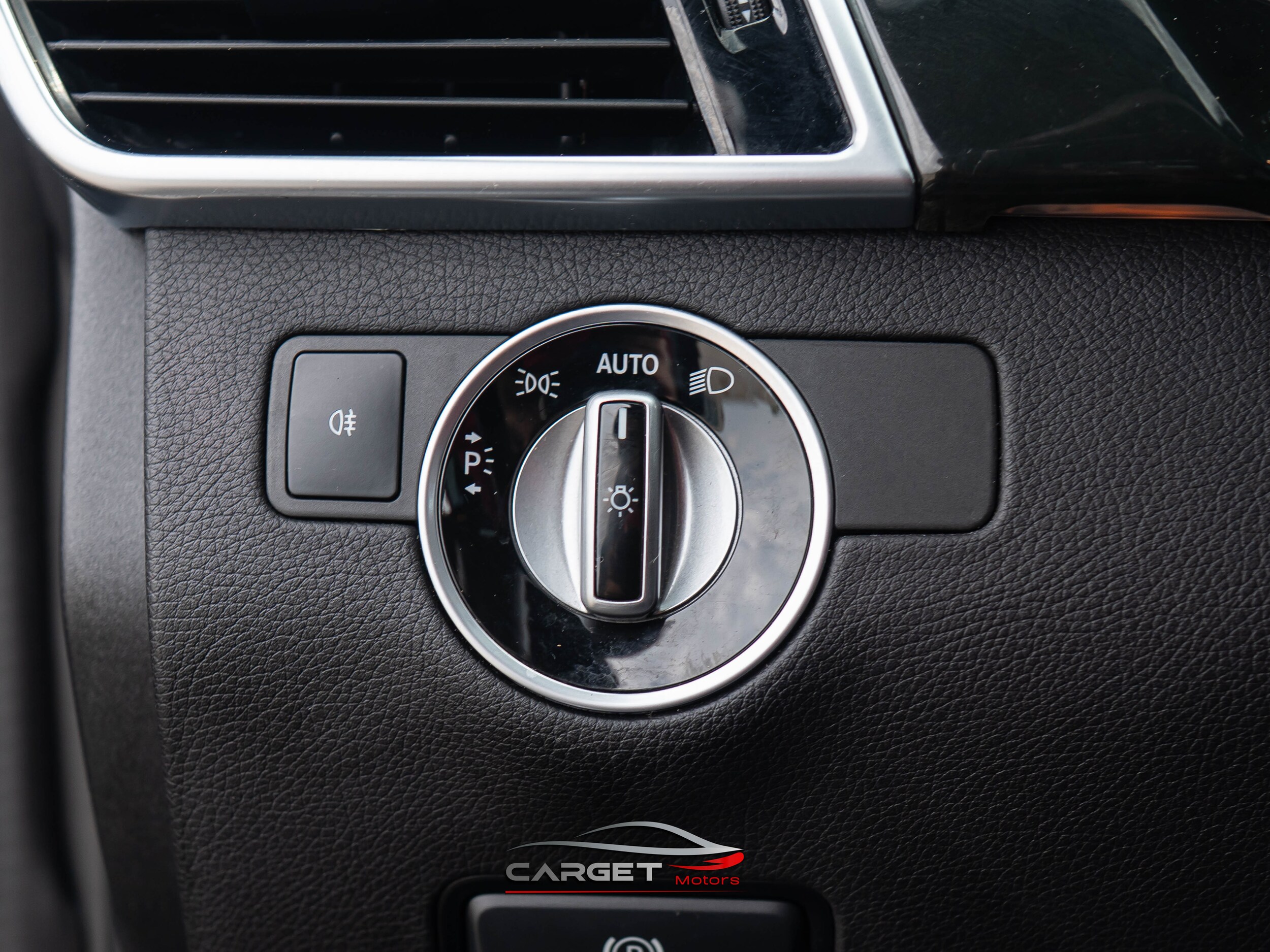 Vehicle image 36 of 53