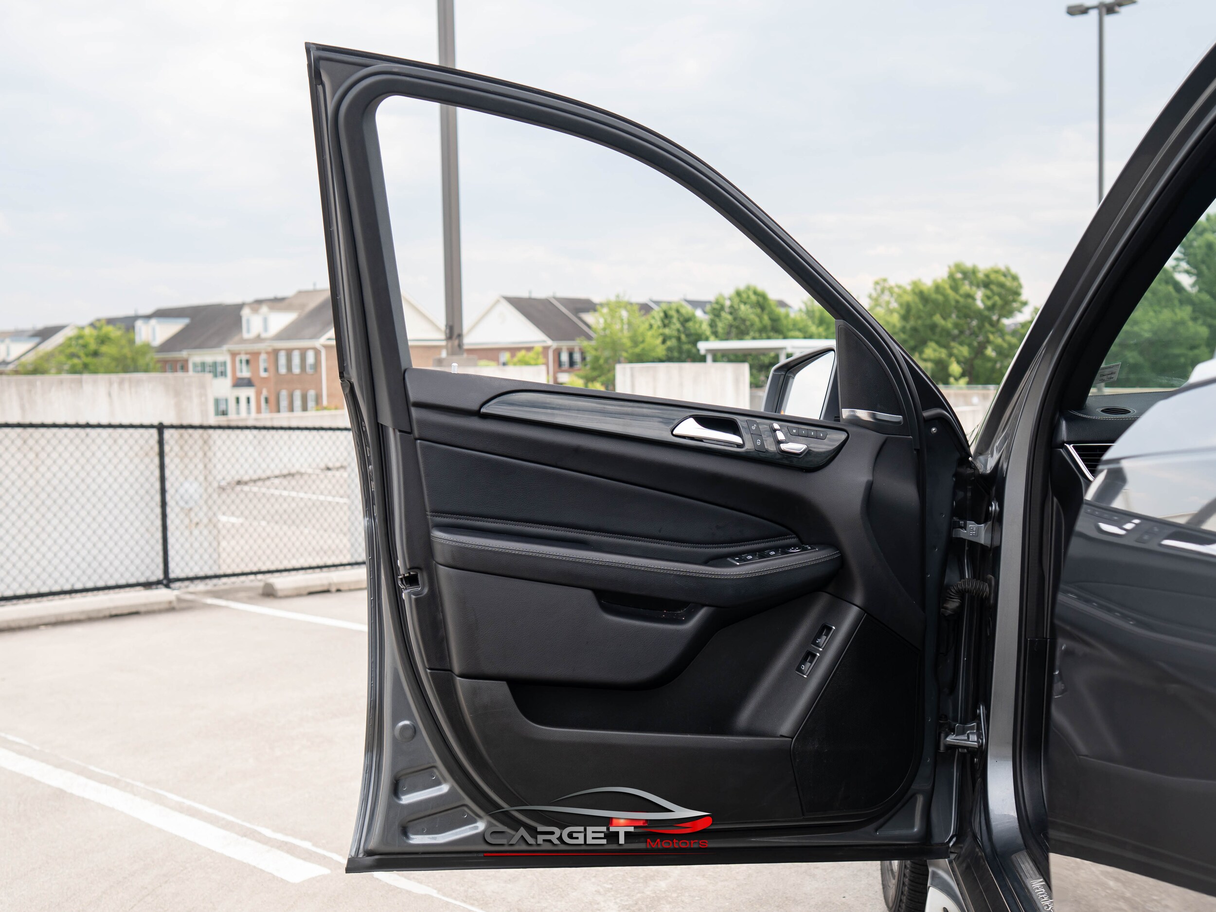 Vehicle image 41 of 53