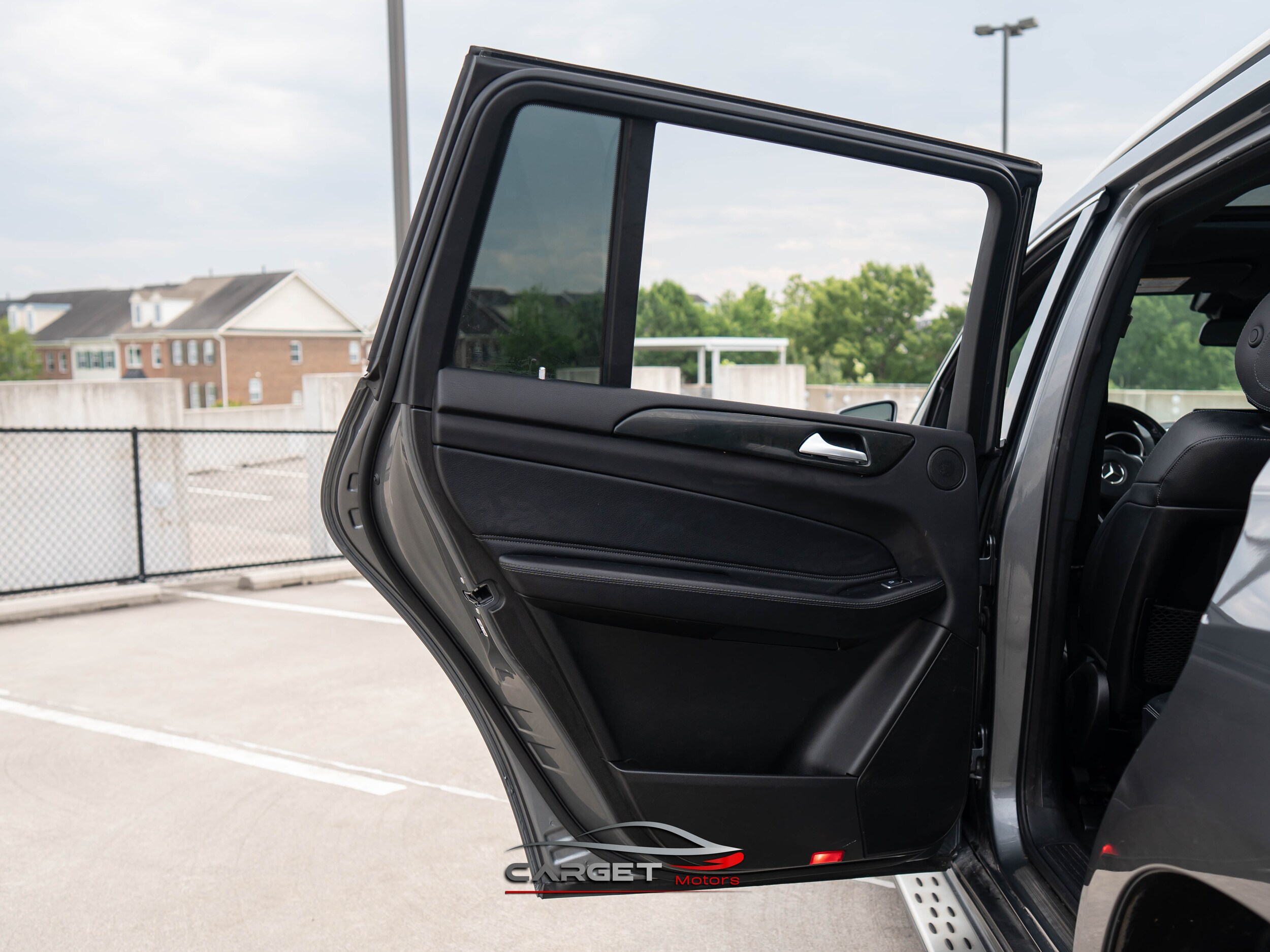 Vehicle image 43 of 53