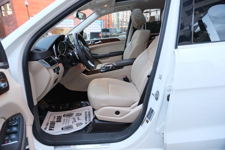 Vehicle image 17 of 47