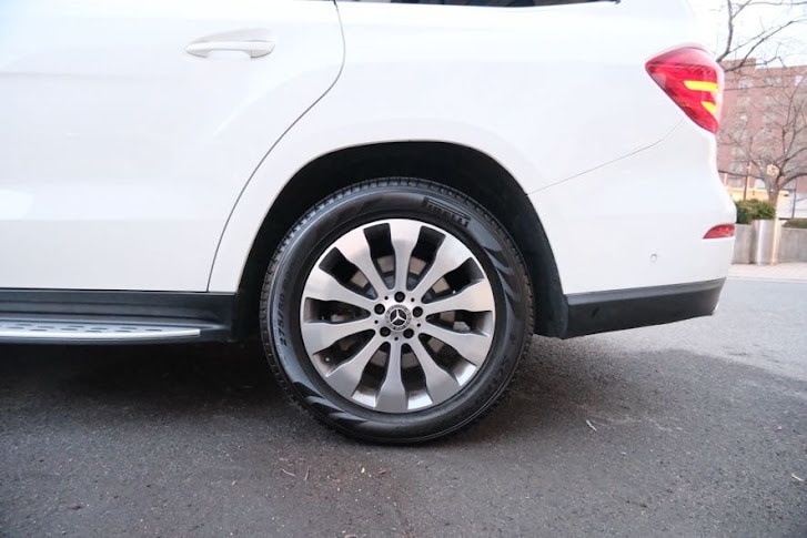 Vehicle image 10 of 47