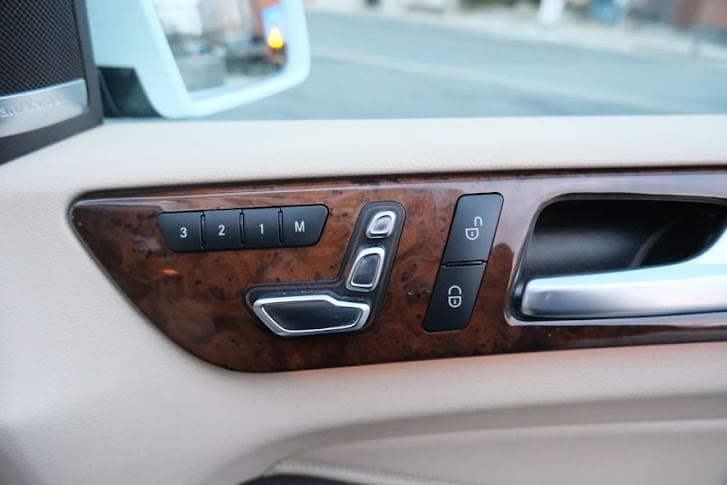 Vehicle image 38 of 47