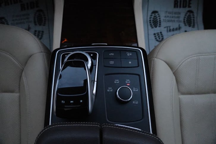 Vehicle image 33 of 47
