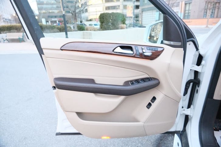Vehicle image 16 of 47