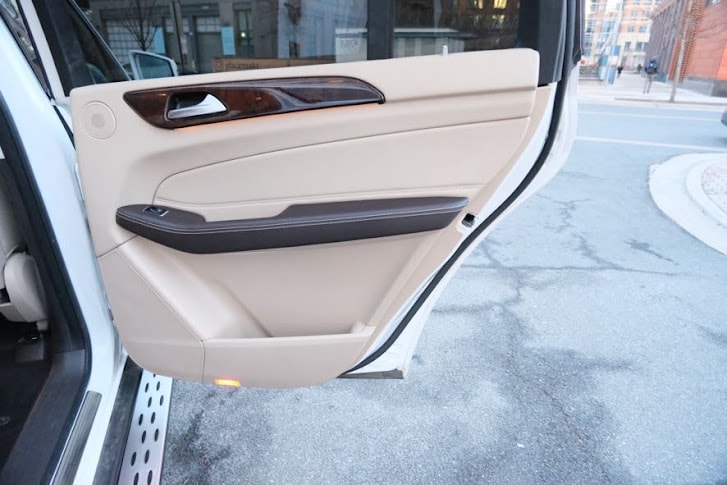 Vehicle image 27 of 47