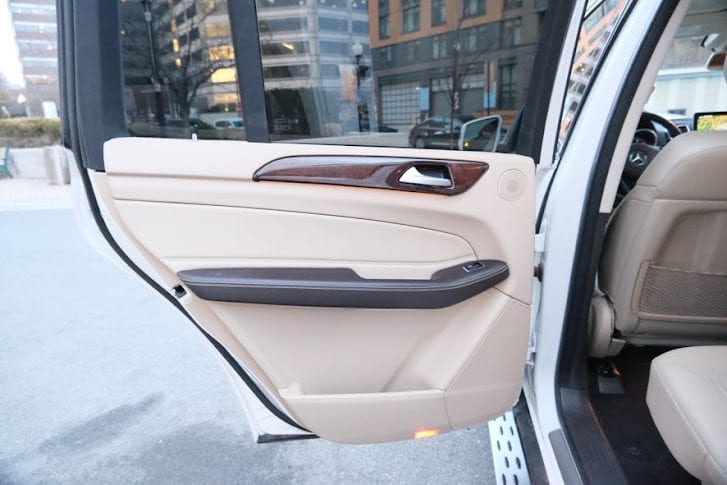 Vehicle image 23 of 47