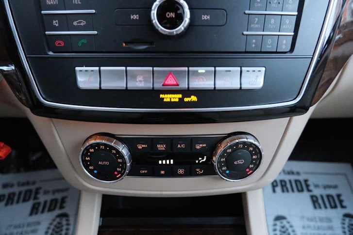 Vehicle image 32 of 47