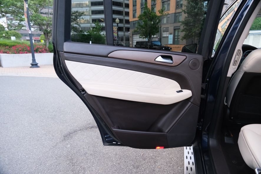 Vehicle image 21 of 46