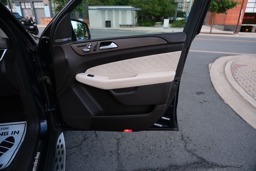 Vehicle image 36 of 46