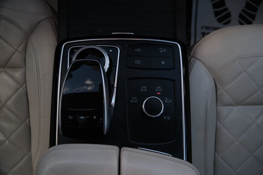 Vehicle image 32 of 46
