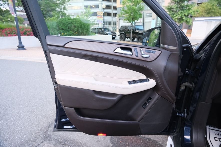 Vehicle image 15 of 46
