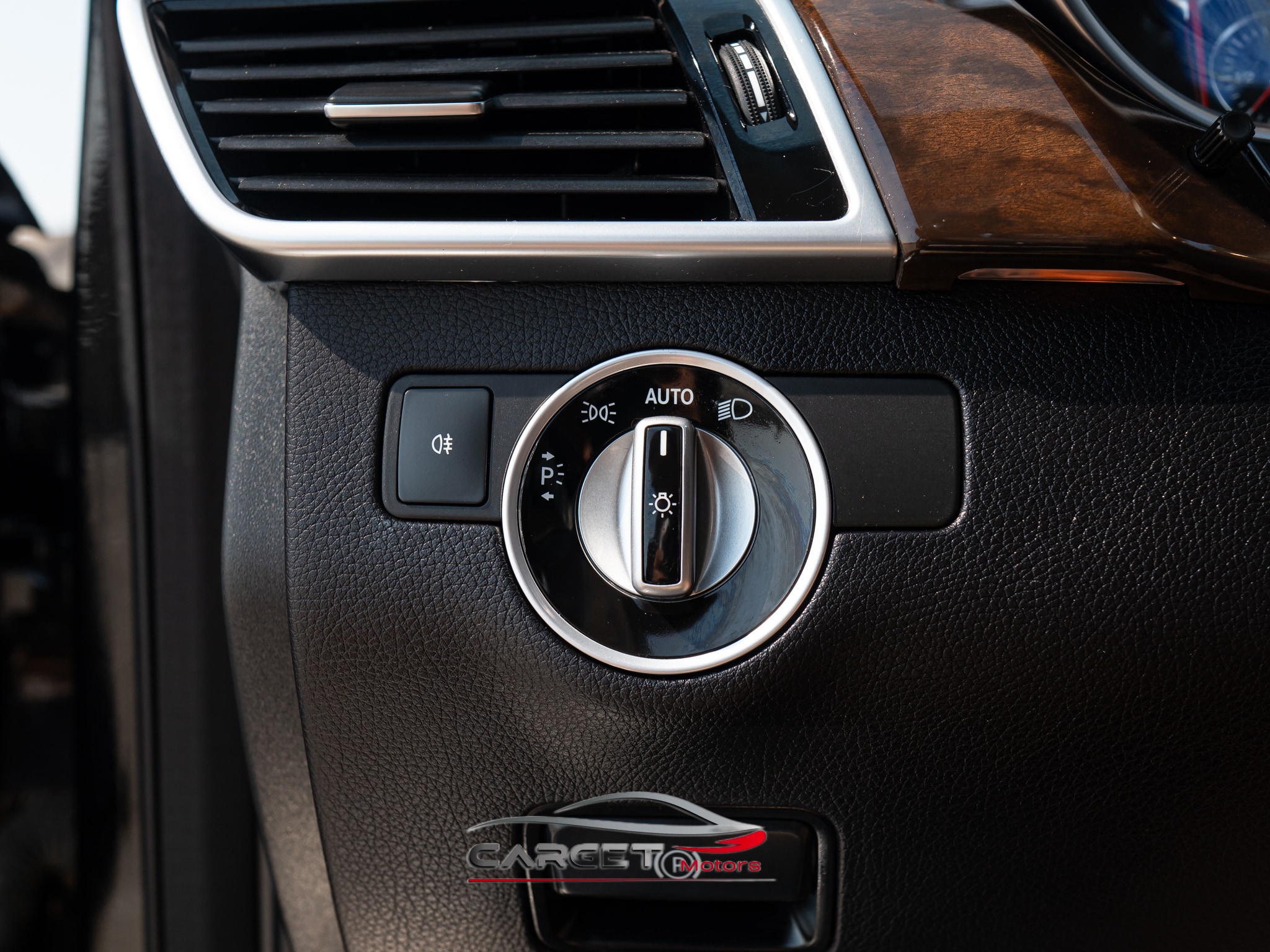 Vehicle image 40 of 57