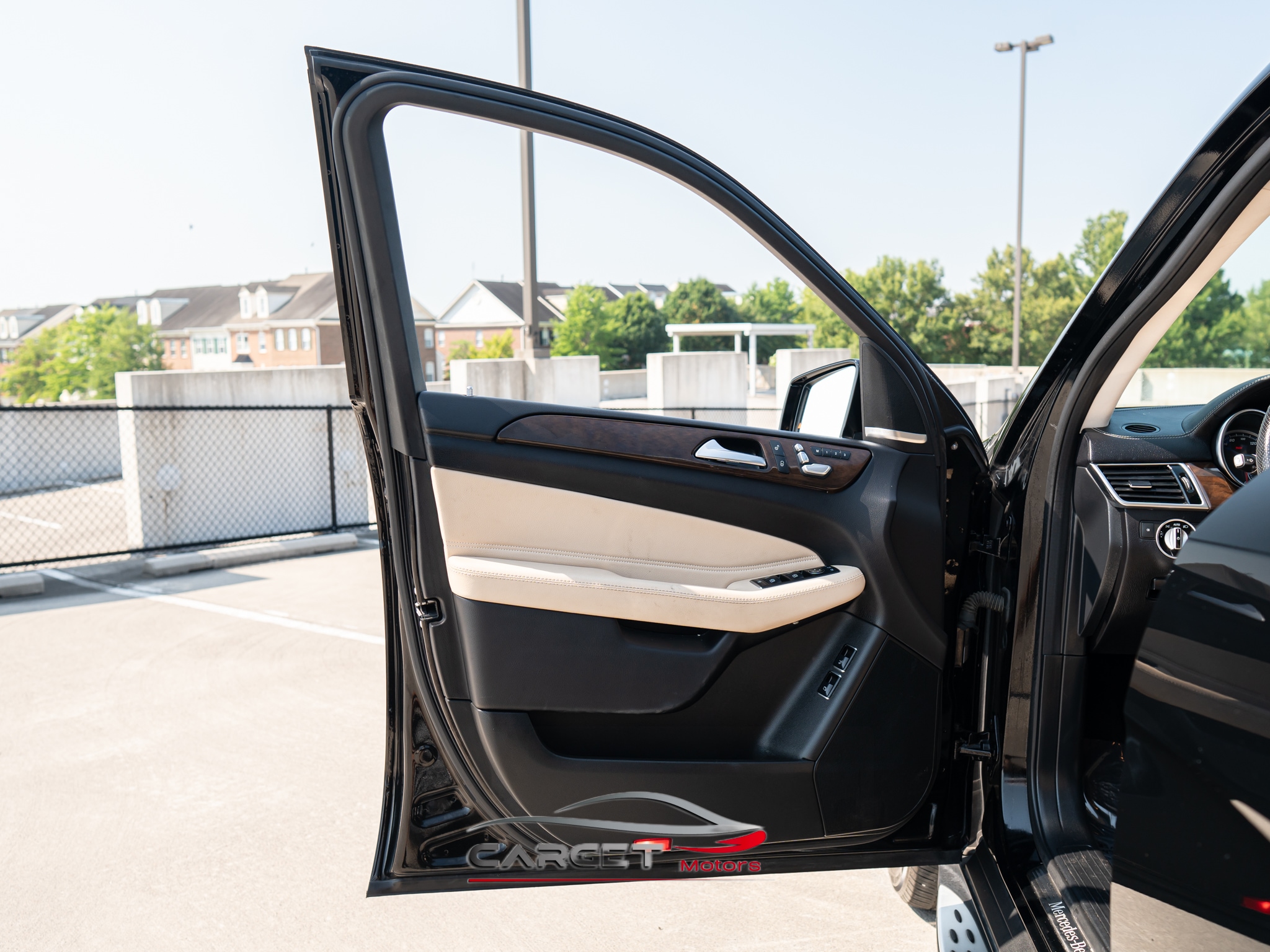 Vehicle image 46 of 57
