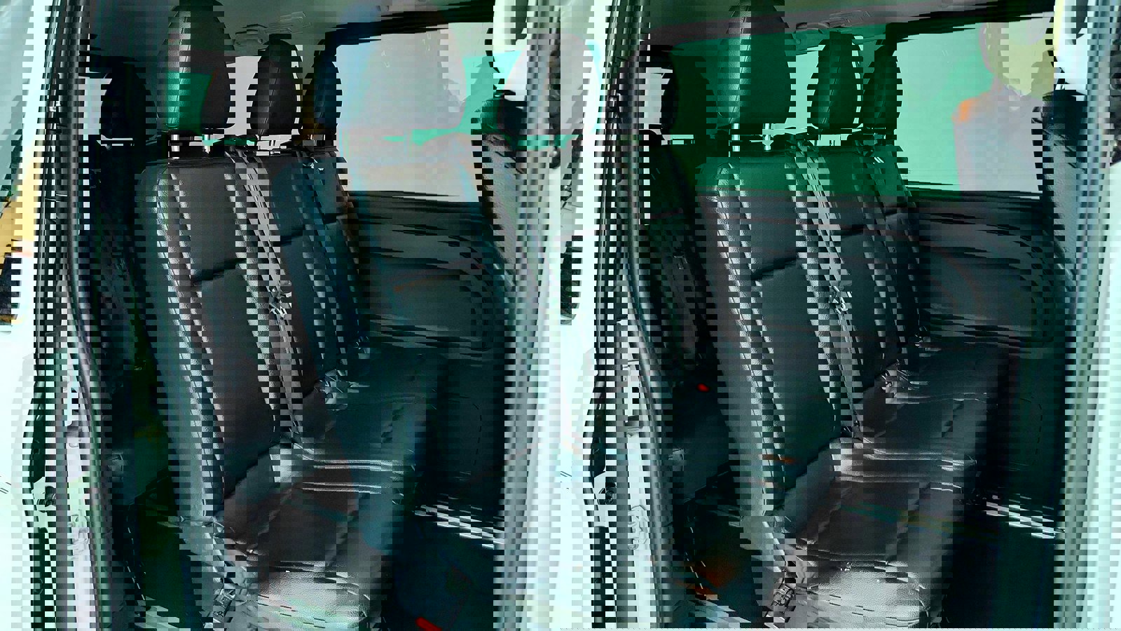 Vehicle image 31 of 34