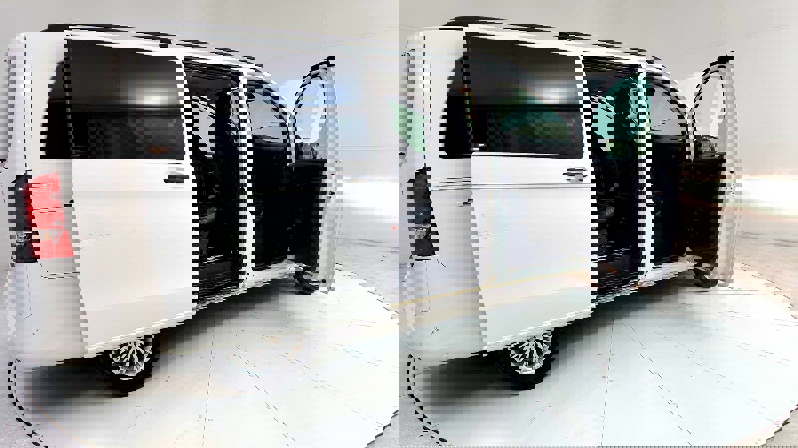 Vehicle image 18 of 34