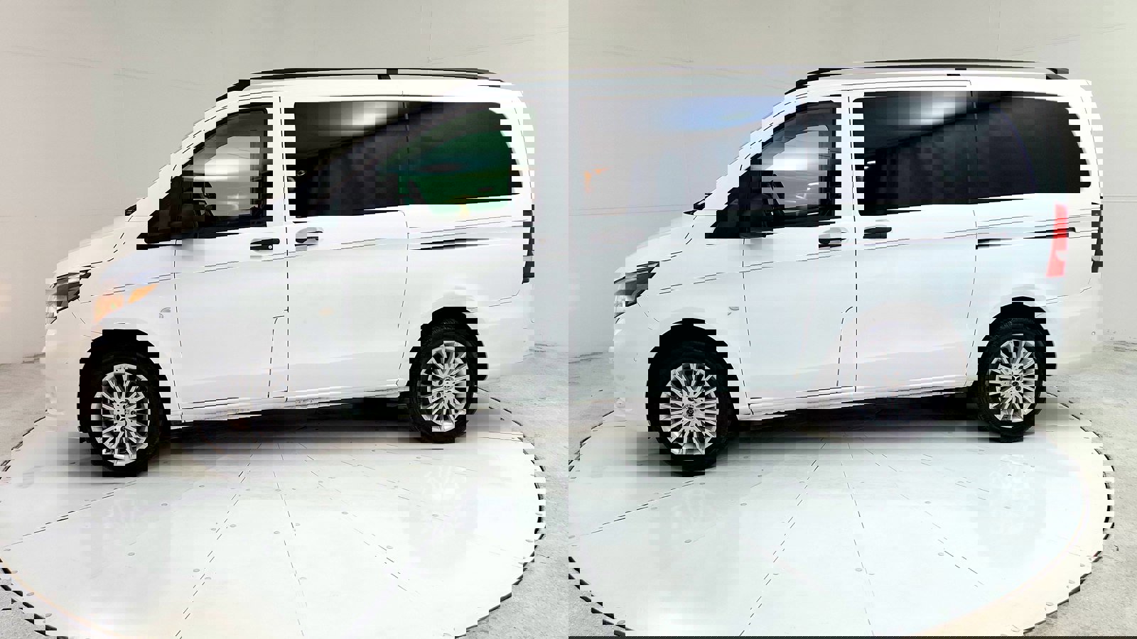 Vehicle image 15 of 34