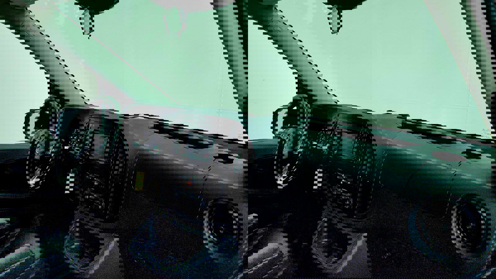 Vehicle image 32 of 34
