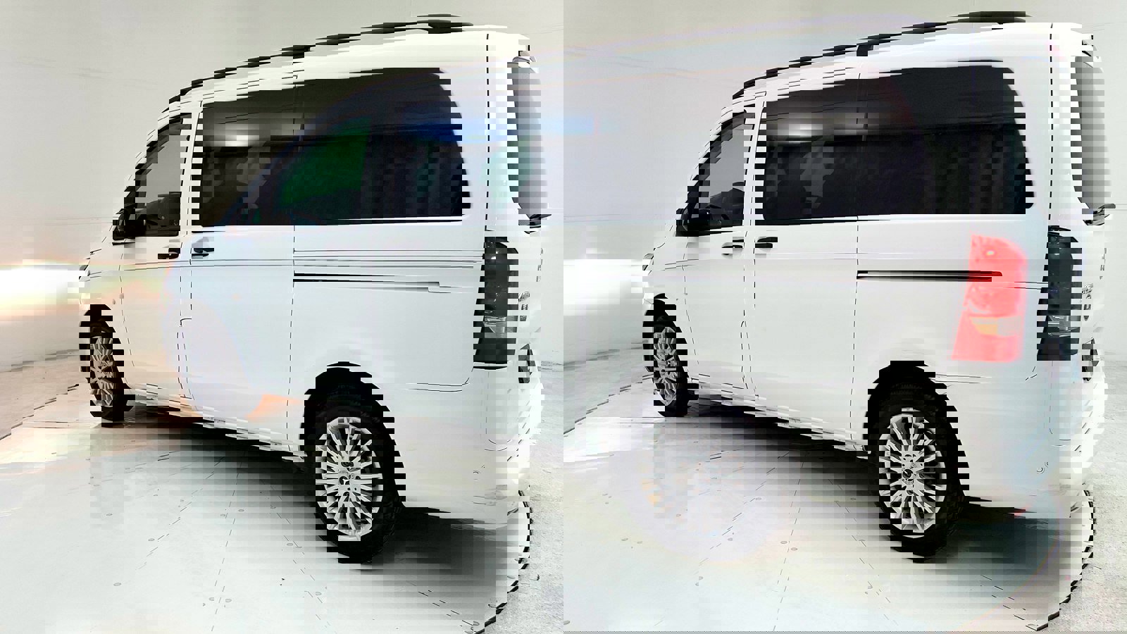 Vehicle image 14 of 34