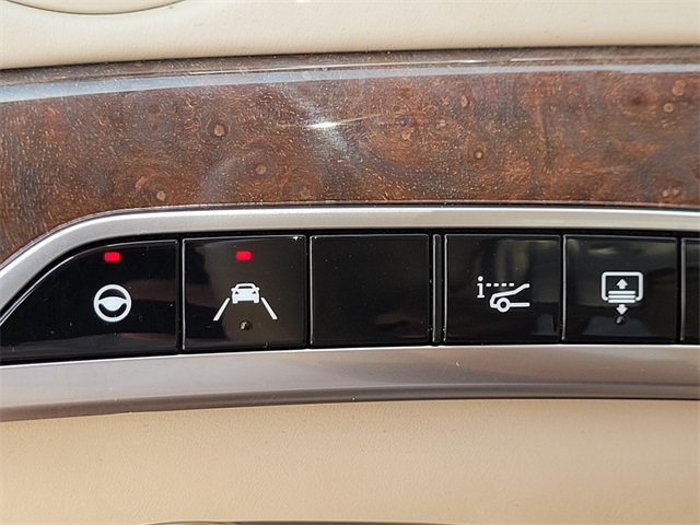 Vehicle image 22 of 43