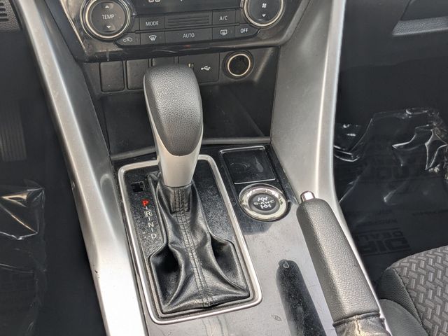 Vehicle image 22 of 32
