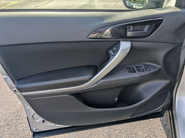 Vehicle image 23 of 32