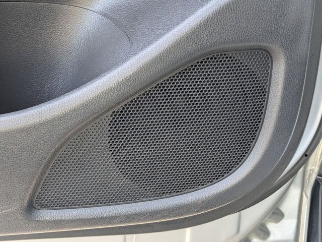 Vehicle image 28 of 32