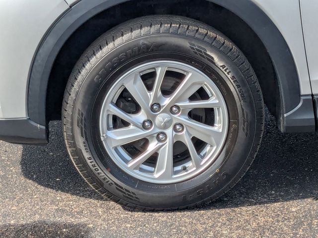 Vehicle image 10 of 32